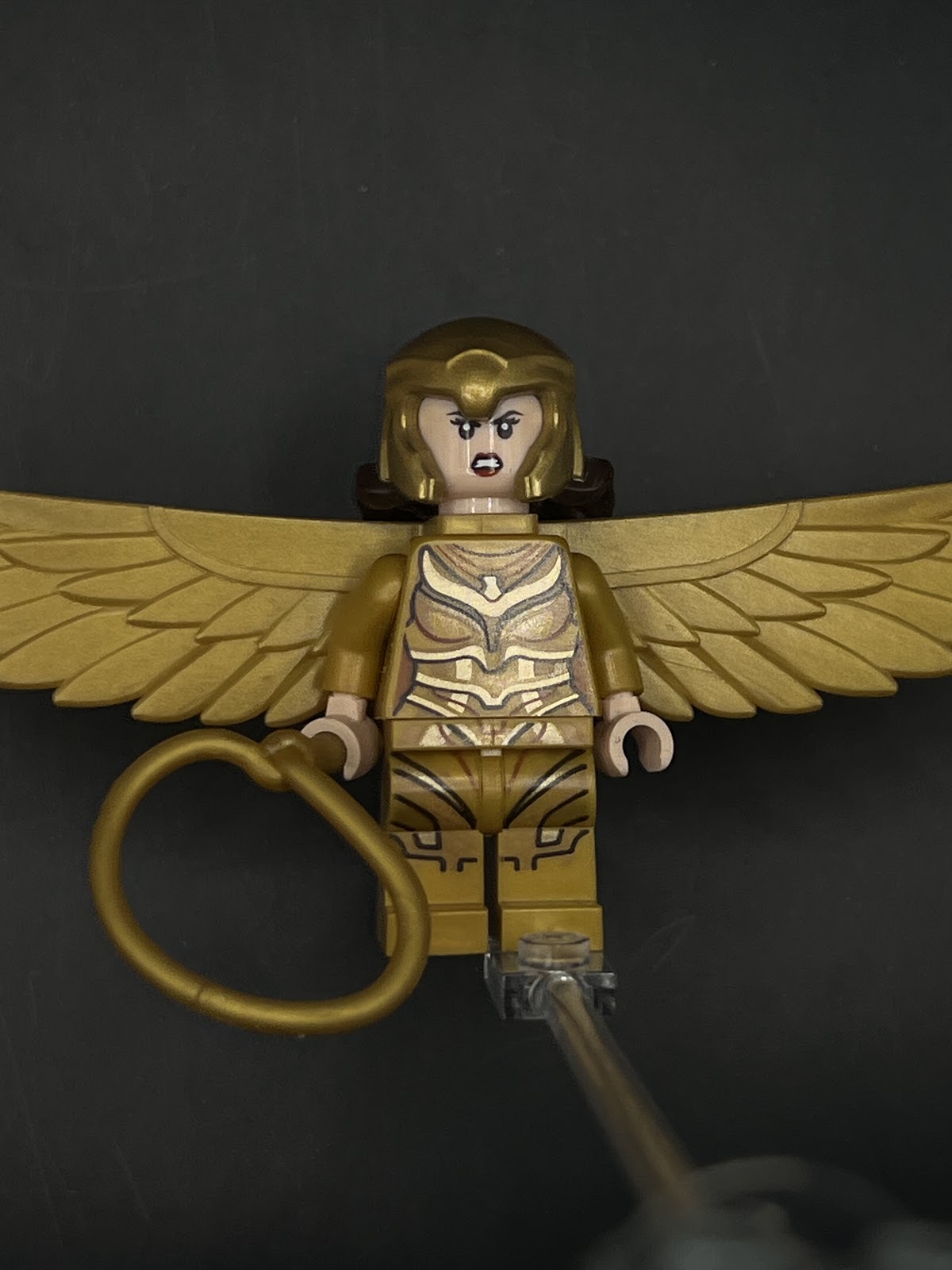 LEGO Minifigura Mujer Maravilla Armadura Dorada - DC Legendaria