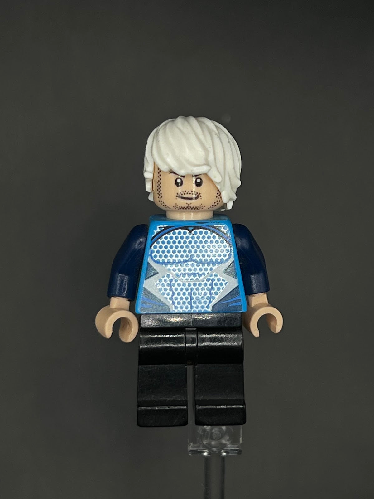 LEGO Minifigura Quick Silver Playera Azul Fuerte - Marvel Legendaria