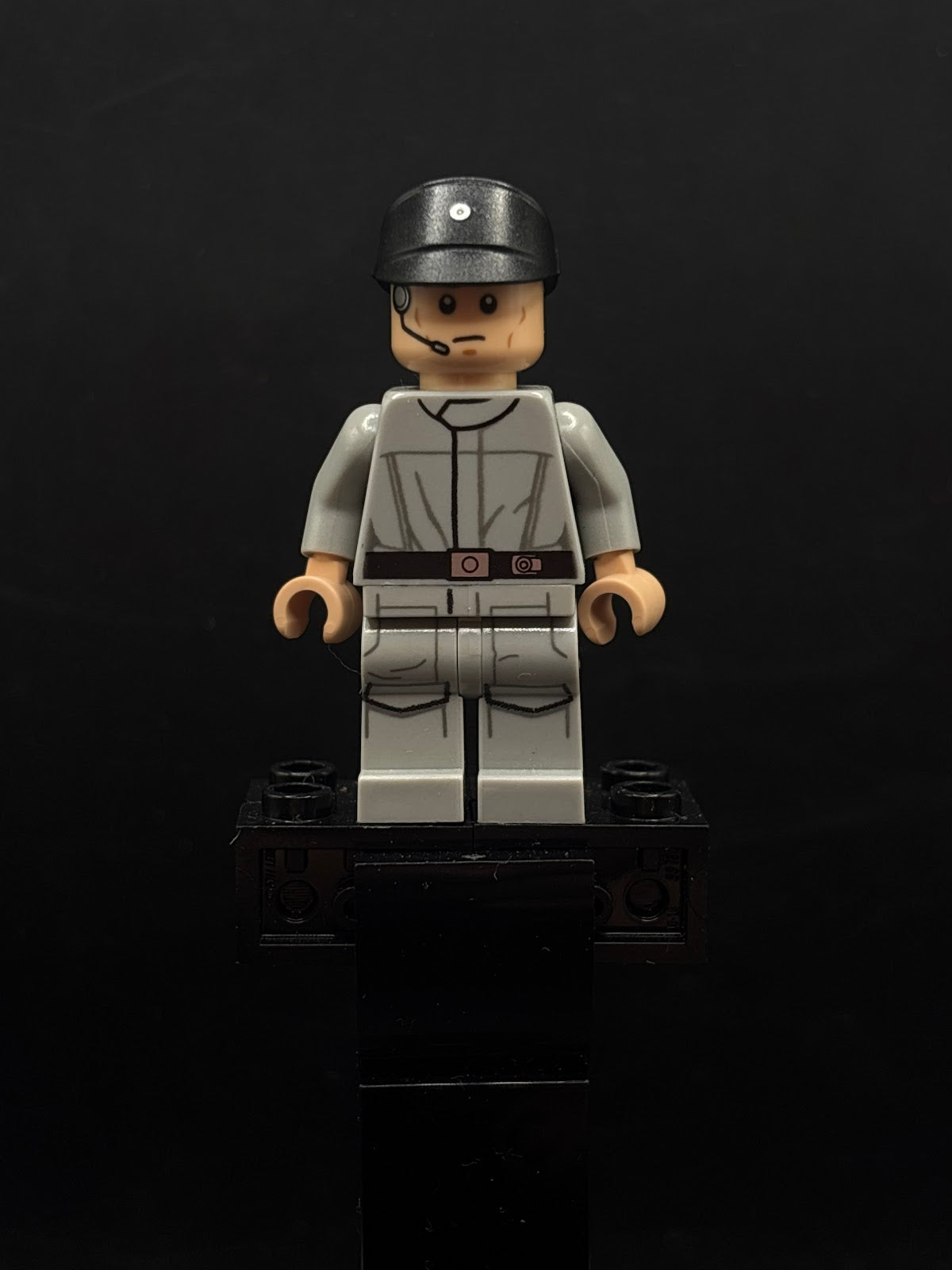 Imperial Crew - Black Cap, Closed Mouth - Foto real - DagaBlocks