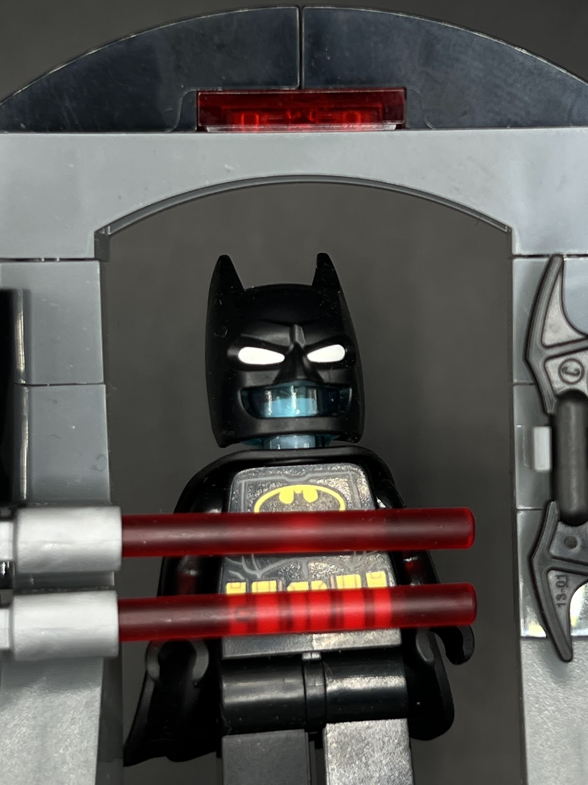 LEGO Minifigura Batman Batsuit - DC Épica