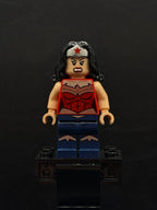 Wonder Woman - Silver Tiara, Dark Blue Legs - Foto real - DagaBlocks