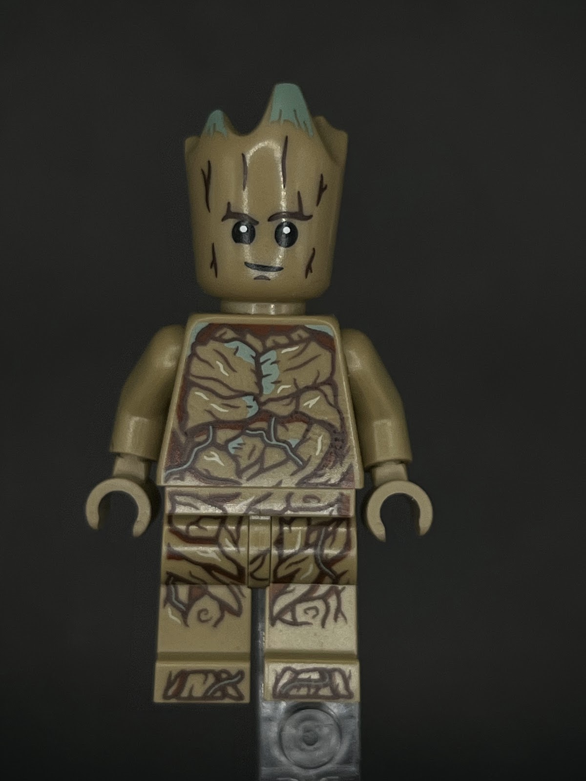 LEGO Minifigura Groot Teen Groot - Marvel Épica