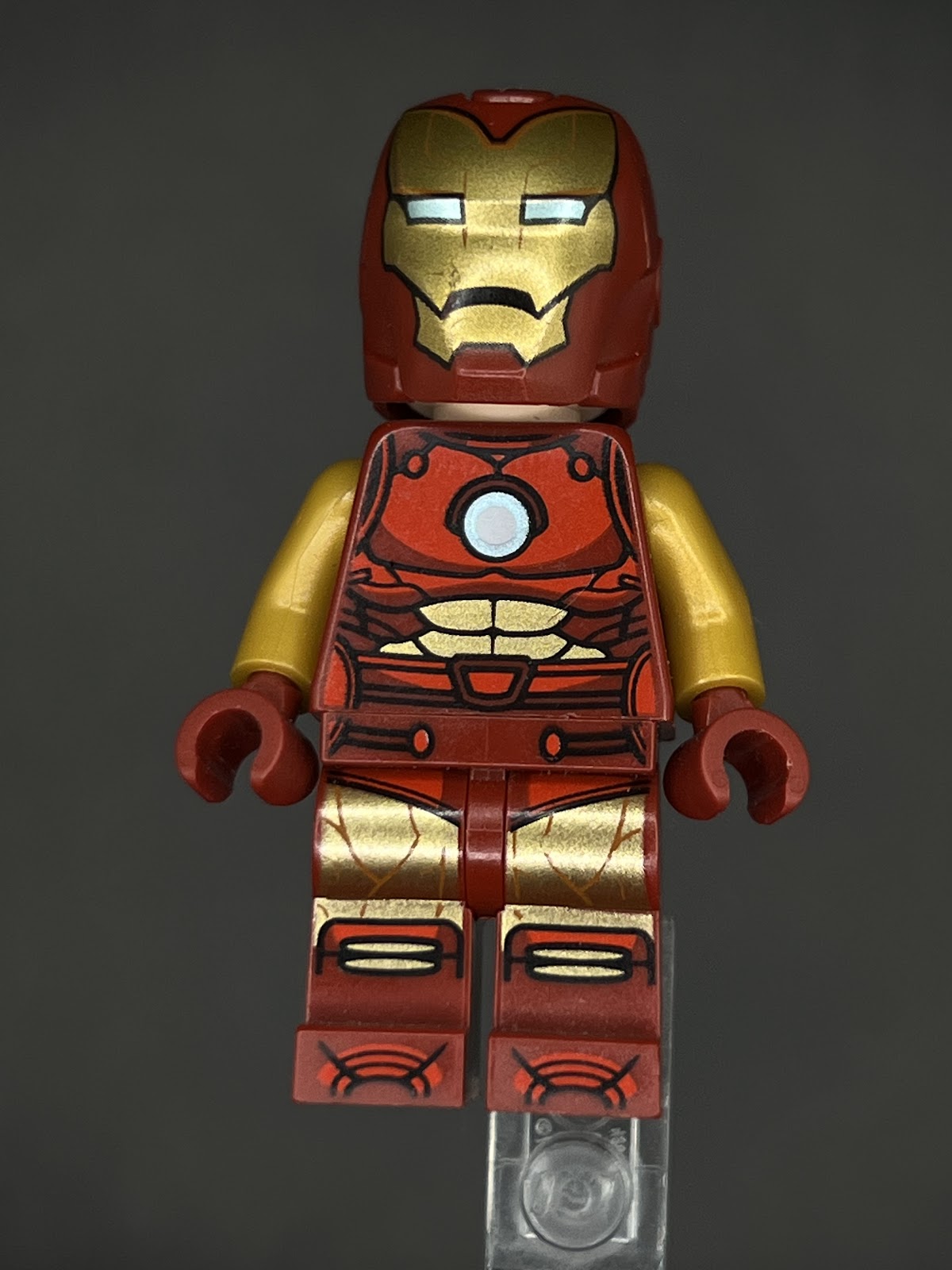 LEGO Minifigura Iron Man Dark Red Gold Armour - Marvel Épica