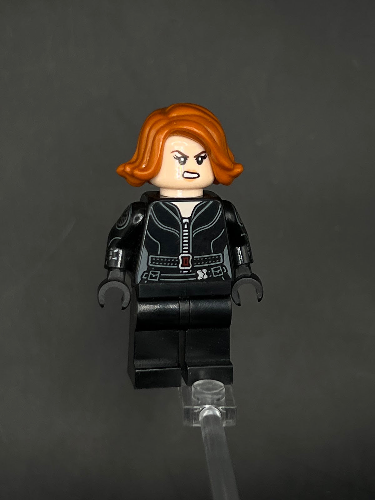 LEGO Minifigura Black Widow Cara Enojada - Marvel Épica