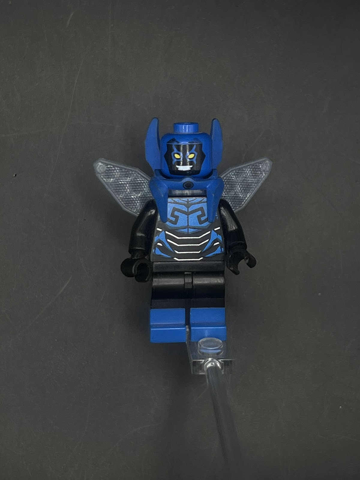 LEGO Minifigura Blue Beetle - DC Legendaria