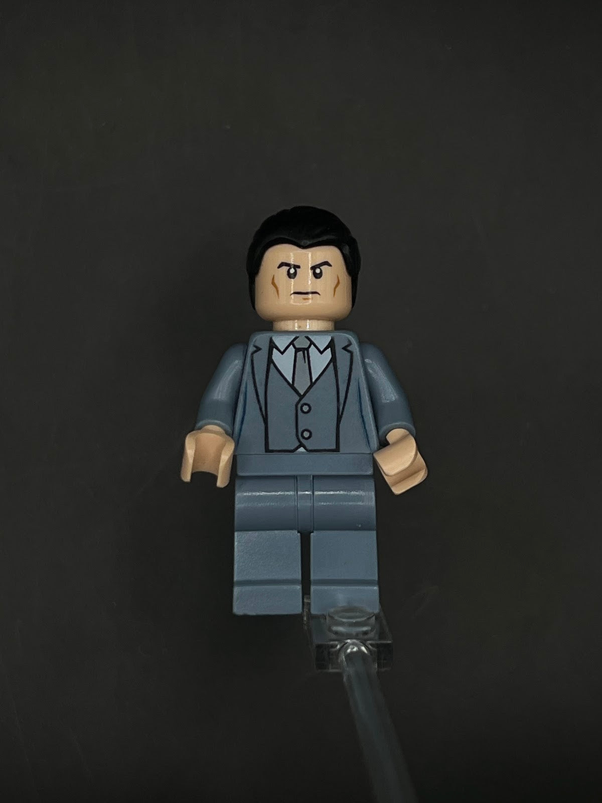 LEGO Minifigura Bruce Wayne - DC Legendaria