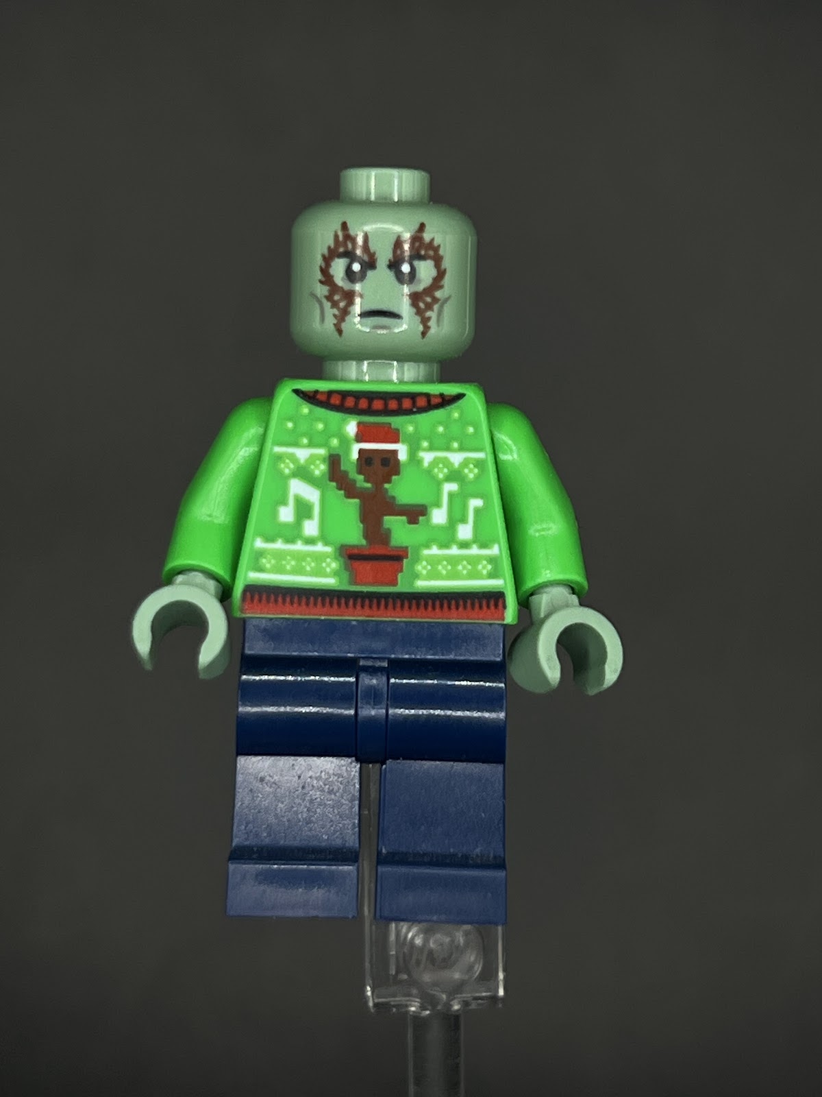 LEGO Minifigura Drax Holday Sweater - Marvel Épica