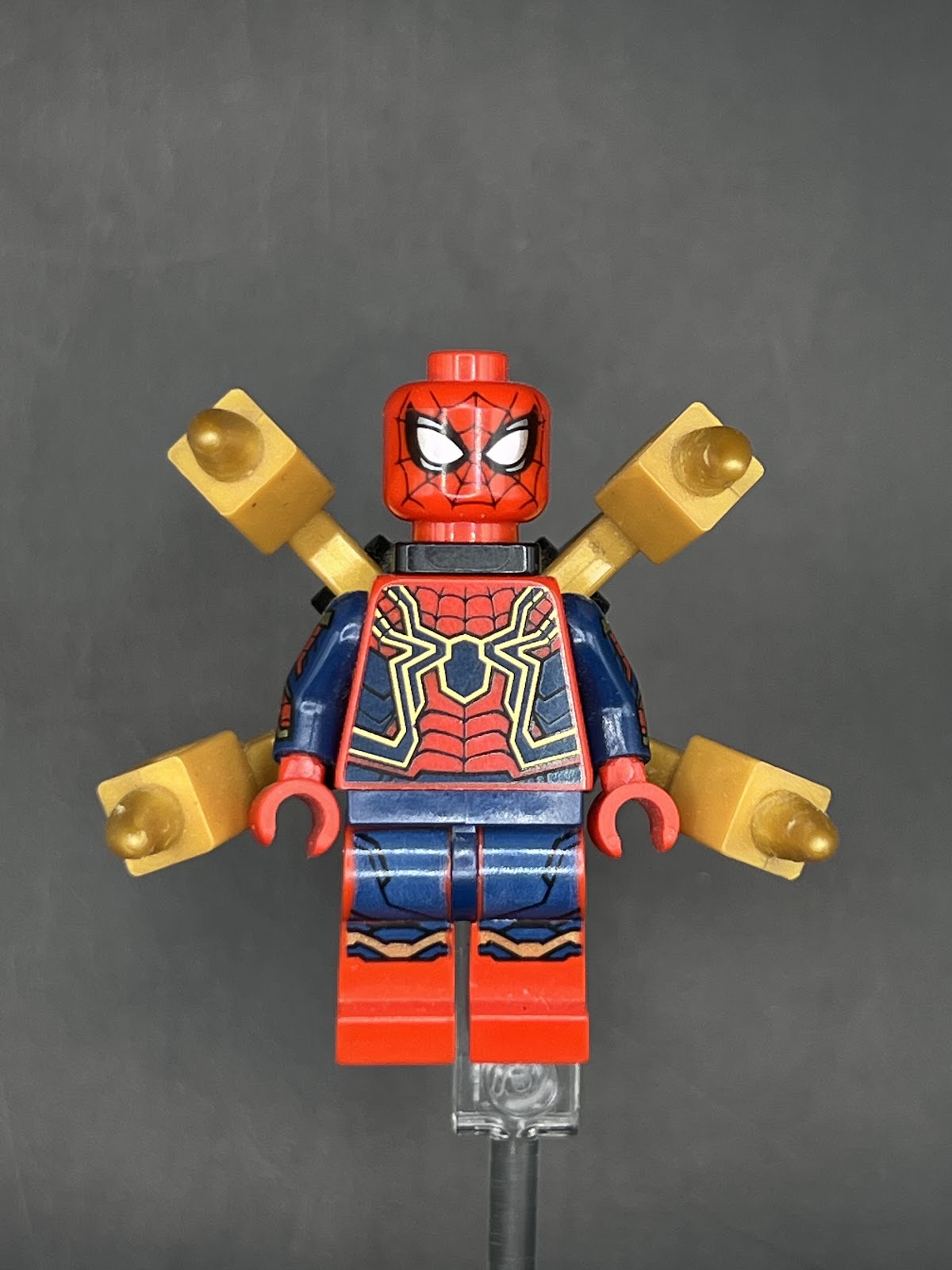 LEGO Minifigura Iron Spider Santuario Pantalon Detalle Dorado - Marvel Legendaria