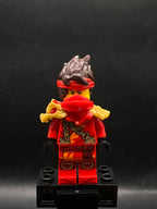Kai - Dragons Rising, Tunic with Strap and Charm, Dragon Shoulder Armor - Foto real - DagaBlocks