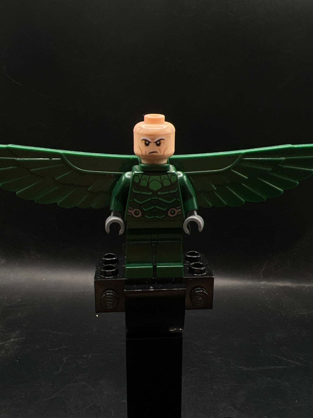 Vulture, Dark Green Costume, Neck Bracket - Foto real - DagaBlocks