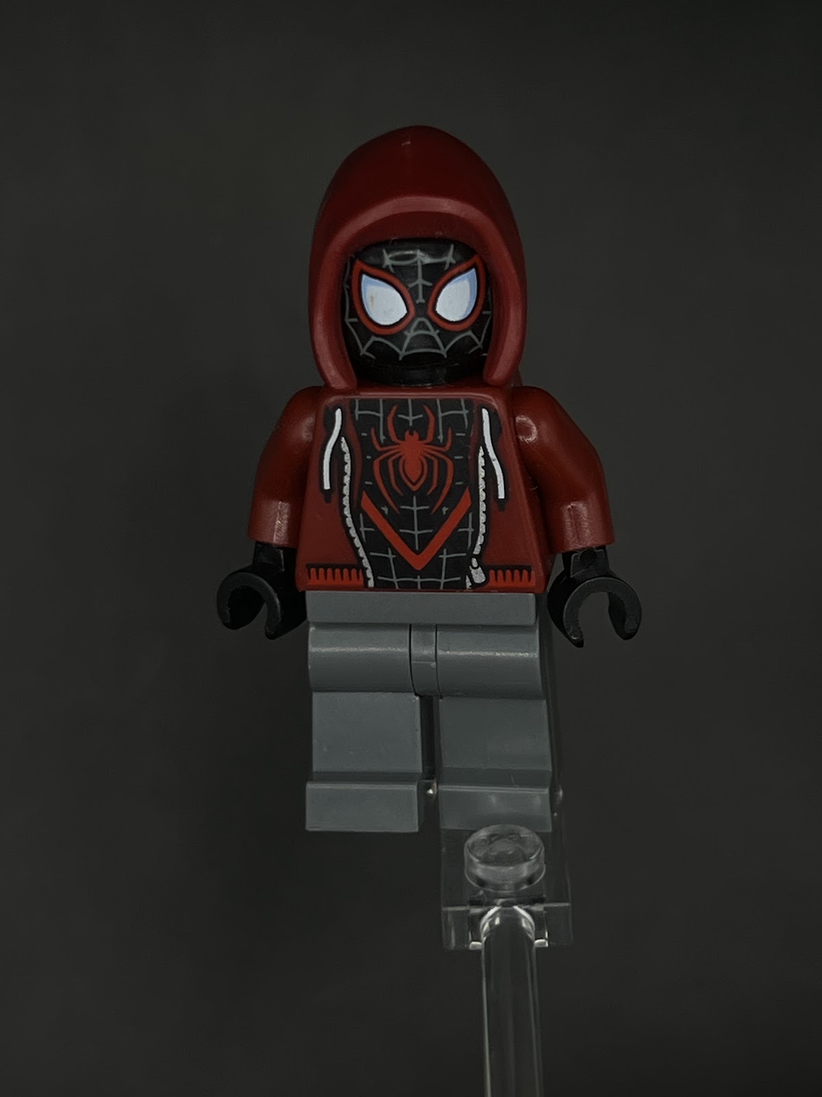 LEGO Minifigura Miles Morales Pantalon Gris - Marvel Épica