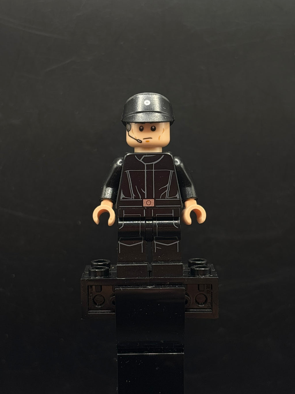 Imperial Shuttle Pilot - Light Nougat Head with Headset, Imperial Officer Cap - Foto real - DagaBlocks