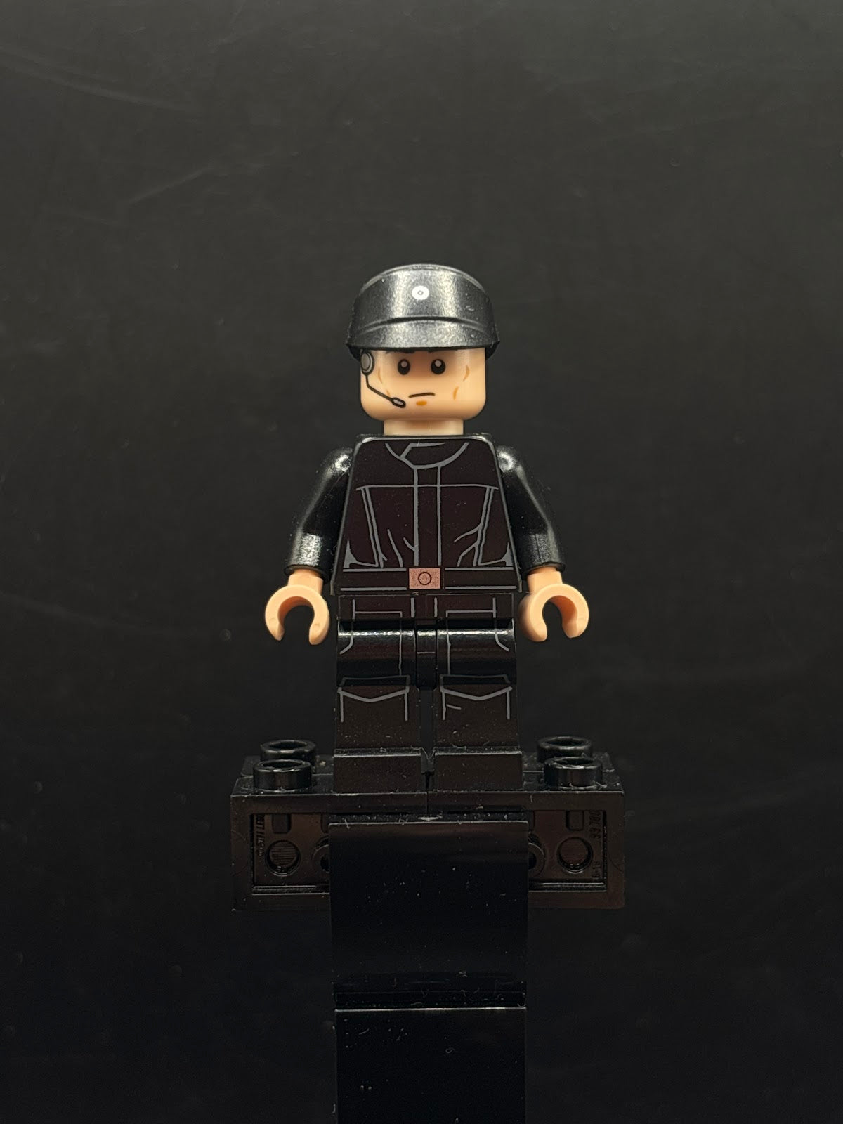 Imperial Shuttle Pilot - Light Nougat Head with Headset, Imperial Officer Cap - Foto real - DagaBlocks