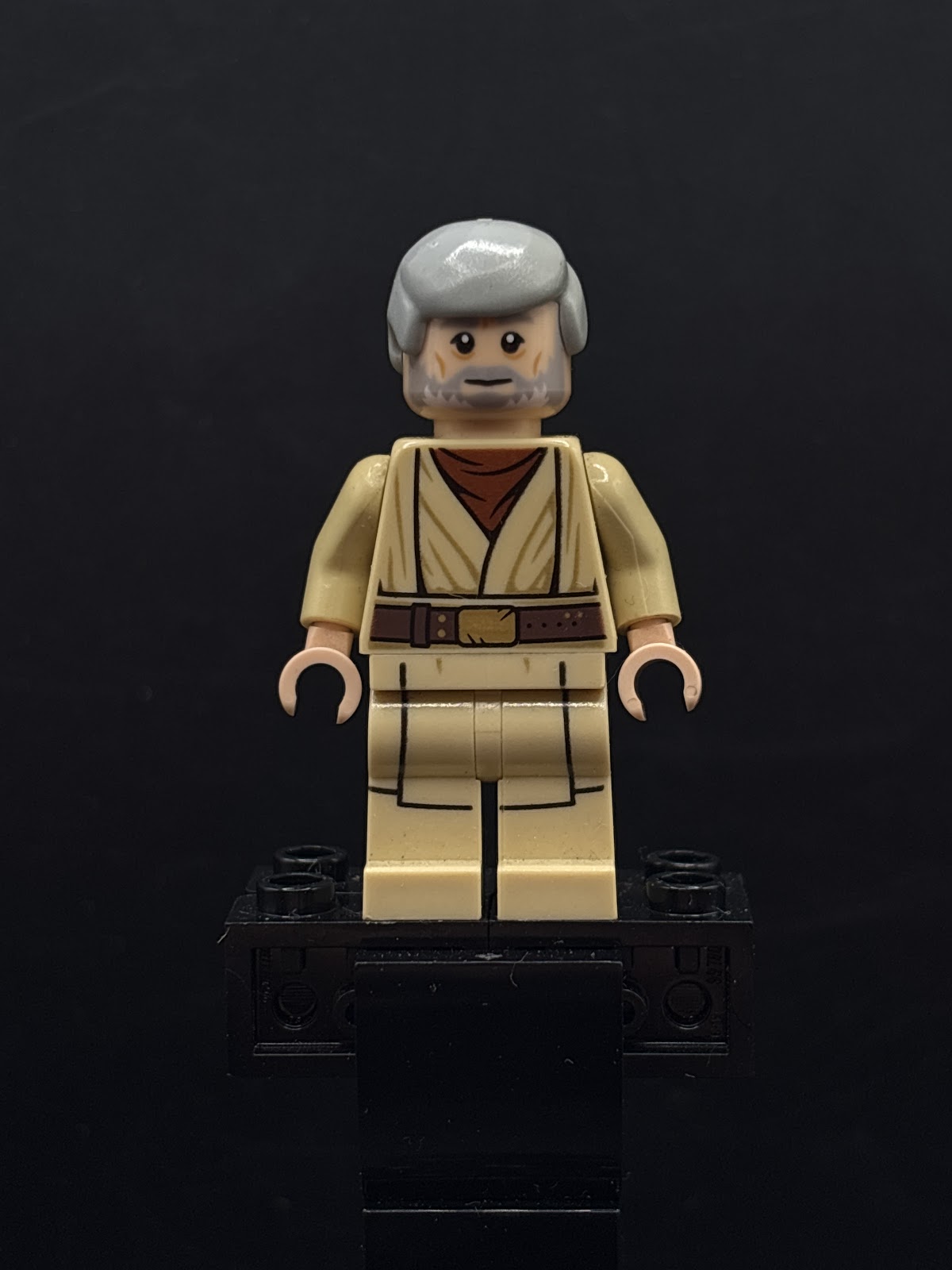 Obi-Wan Kenobi - Old, Light Bluish Gray Hair, Beard with White Highlights - Foto real - DagaBlocks