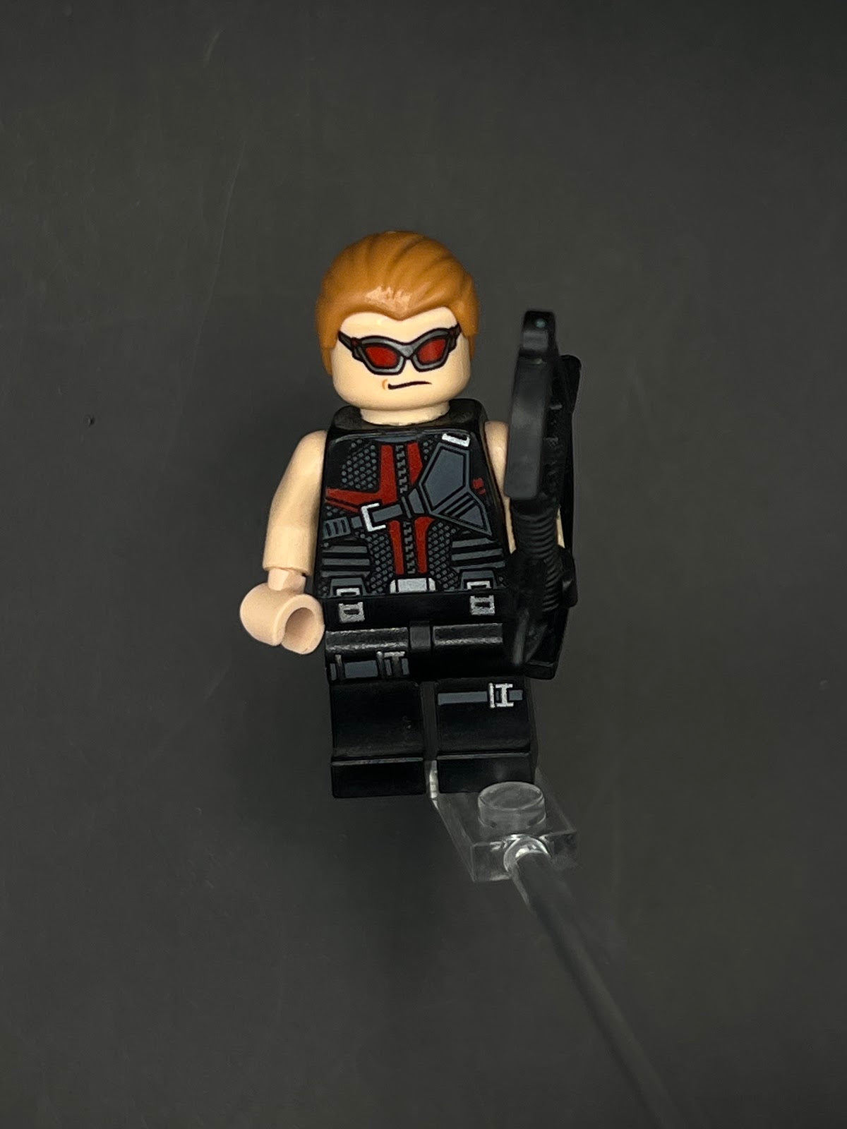 LEGO Minifigura Hawk Eye Sin Mangas Y Con Lentes - Marvel Épica