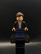 Maria Hill - Black Jacket, Light Bluish Gray Shirt, Dark Blue Legs - Foto real - DagaBlocks