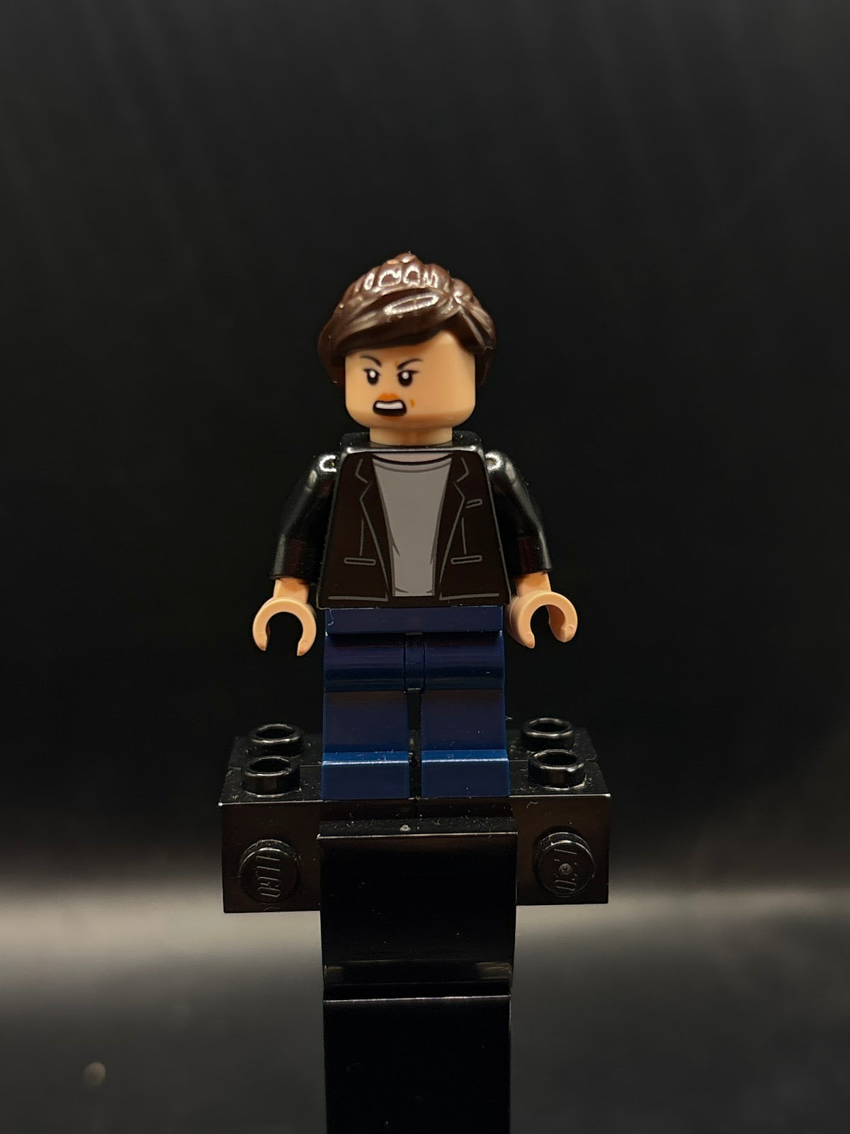 Maria Hill - Black Jacket, Light Bluish Gray Shirt, Dark Blue Legs - Foto real - DagaBlocks