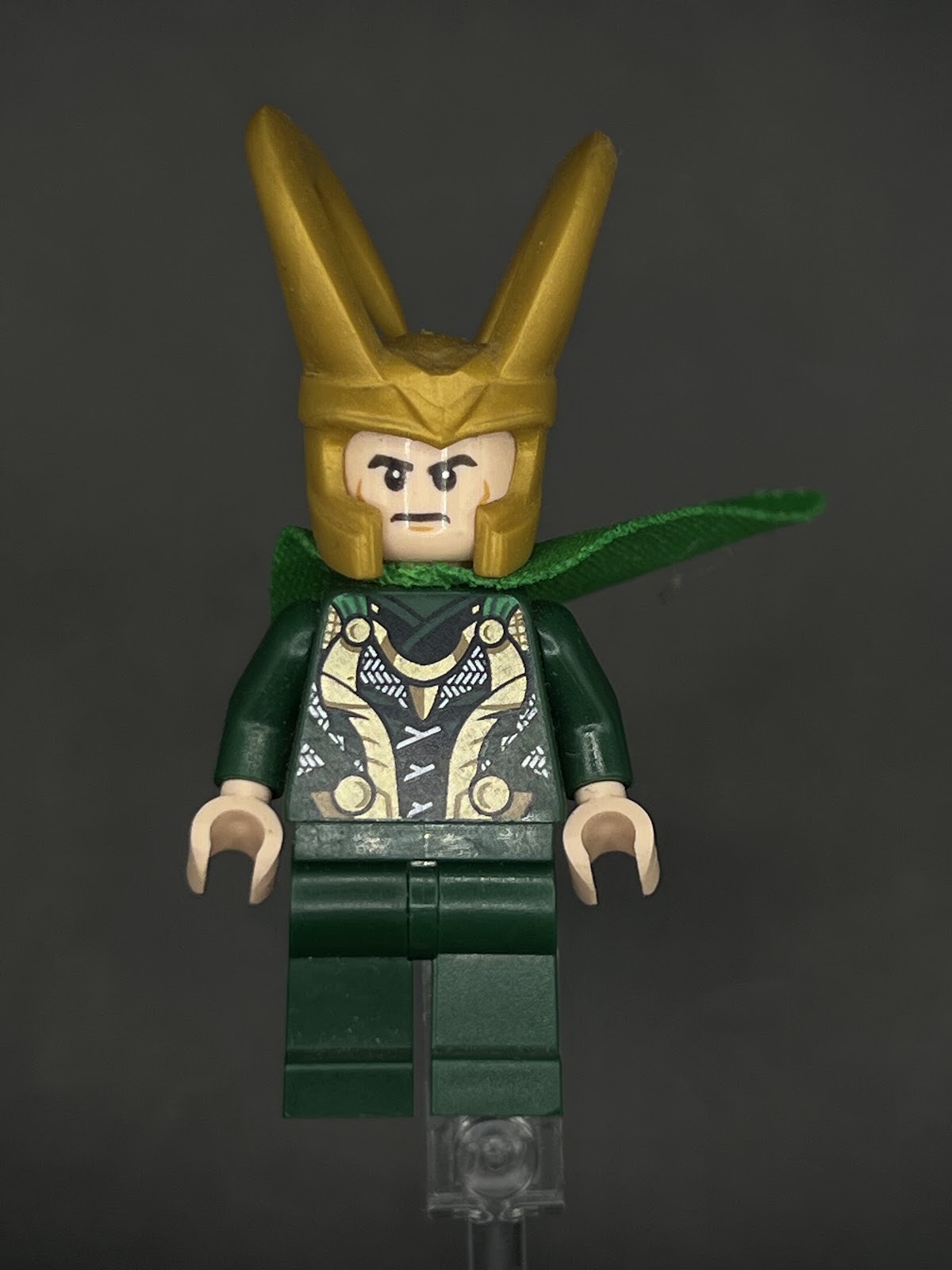 LEGO Minifigura Loki Spongy Cape - Marvel Épica