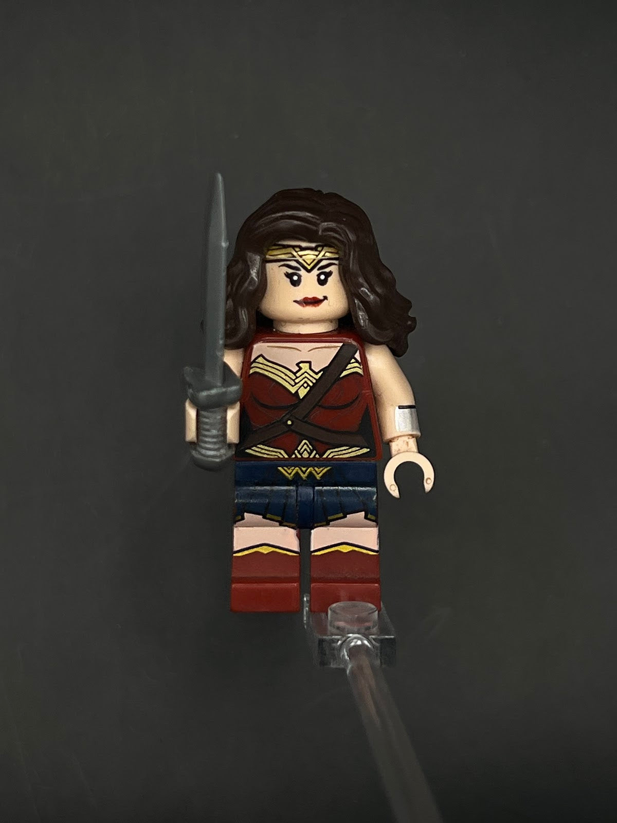 LEGO Minifigura Mujer Maravilla - DC Legendaria