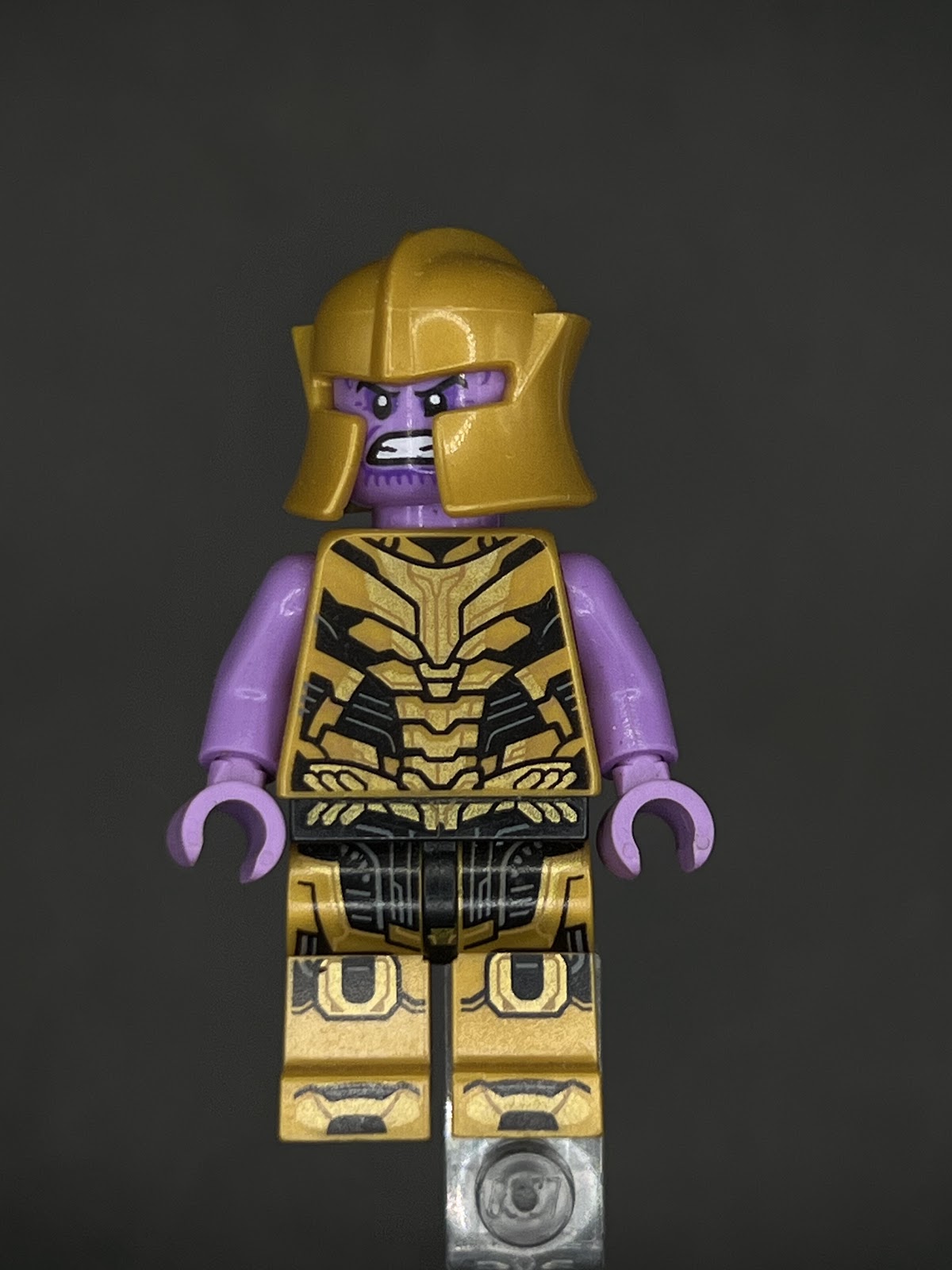 LEGO Minifigura Thanos Pearl Gold Outfit - Marvel Épica