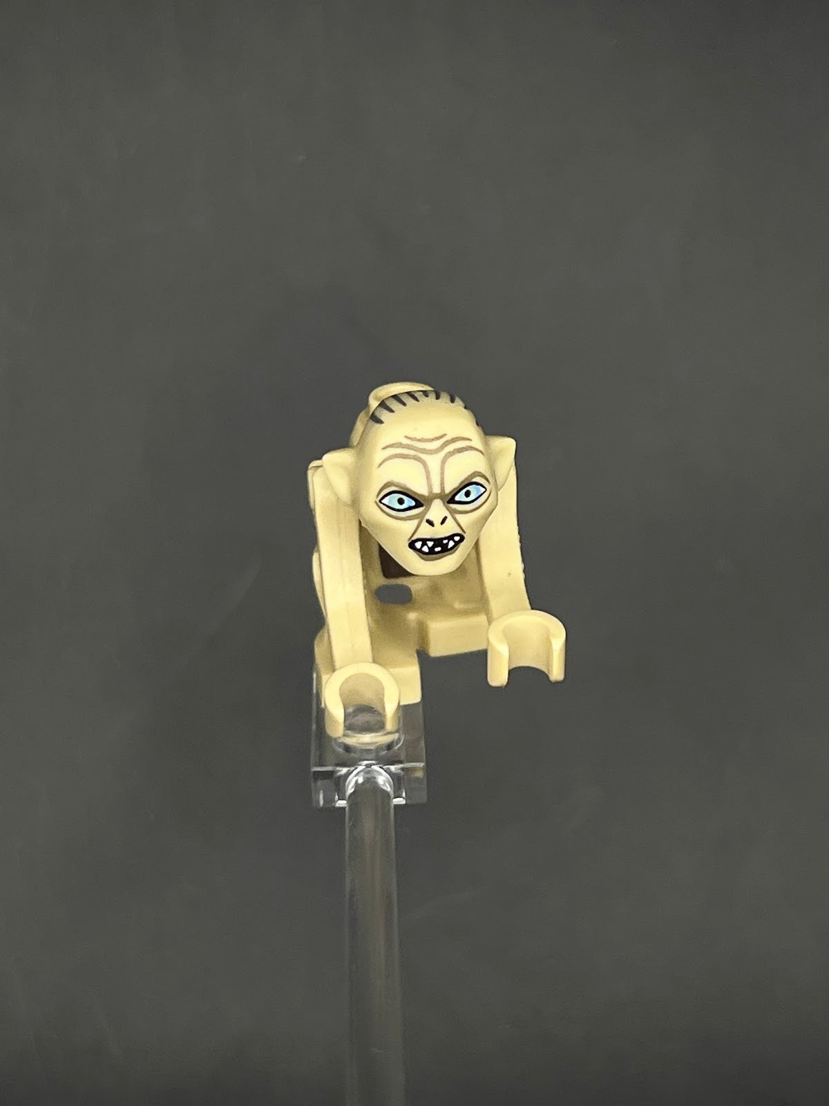 LEGO Minifigura Gollum Medio Cerrados - Colección Legendaria