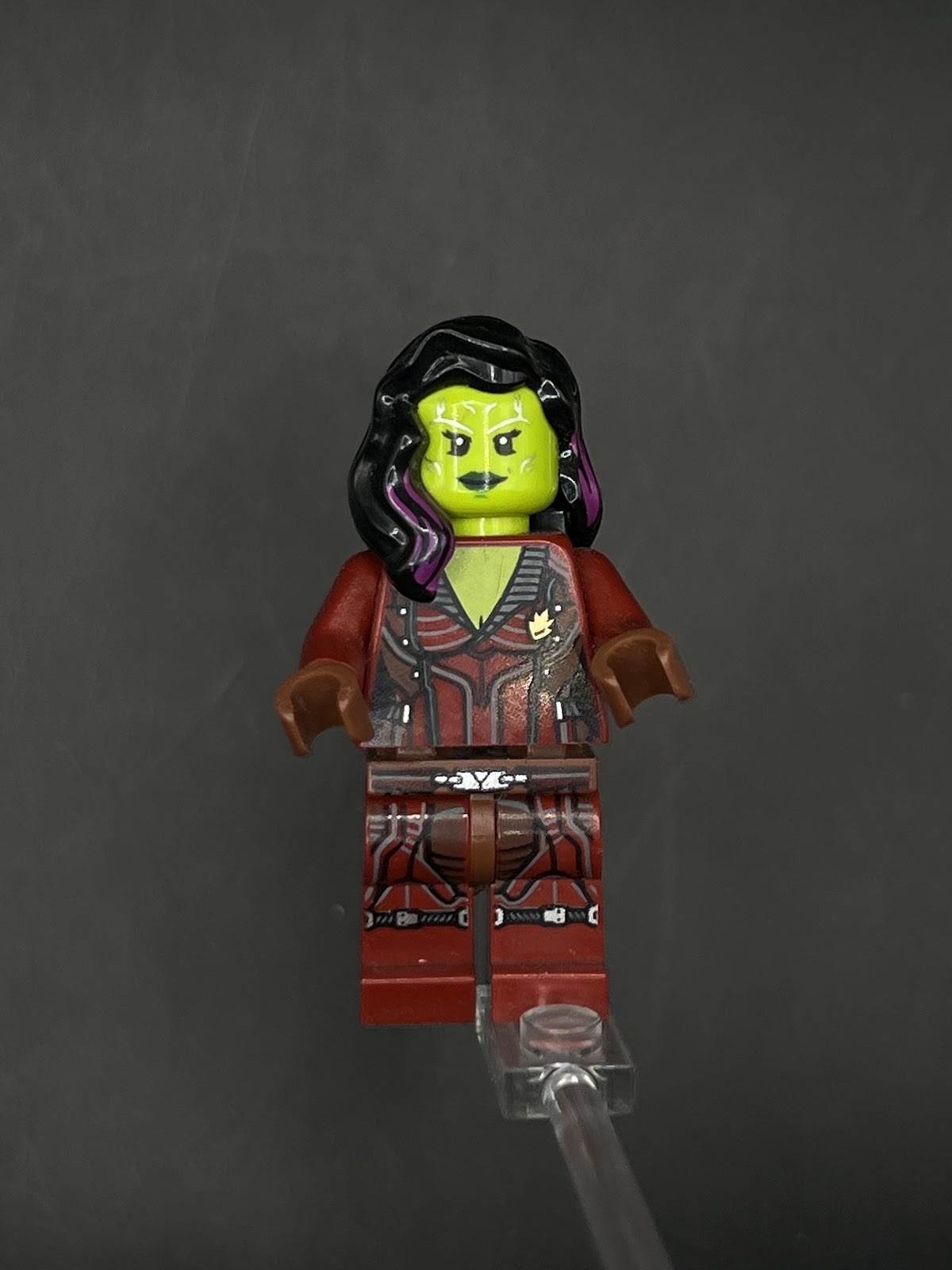 LEGO Minifigura Gamora Traje Rojo - Marvel Épica