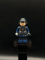 ACU Tracker - Female, Black Aviator Cap with Trans-Brown Visor, Light Nougat Head - Foto real - DagaBlocks