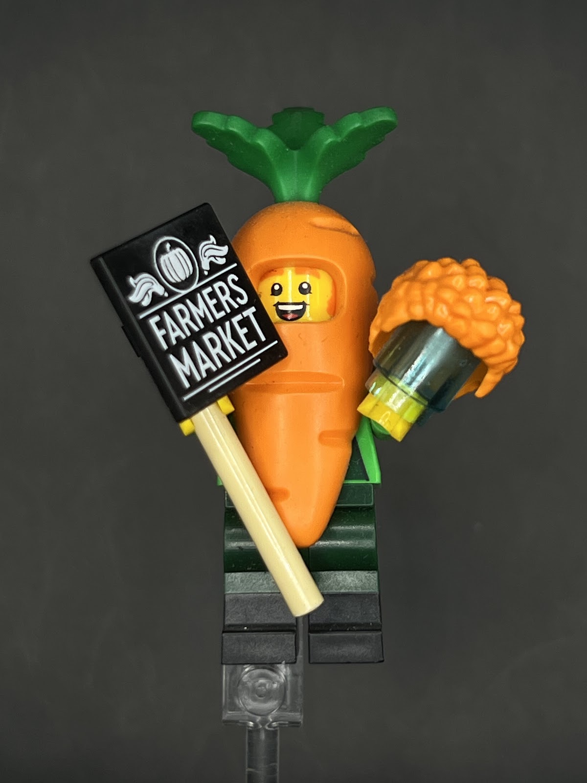 LEGO Minifigura Carrot Mascot - Colección Épica