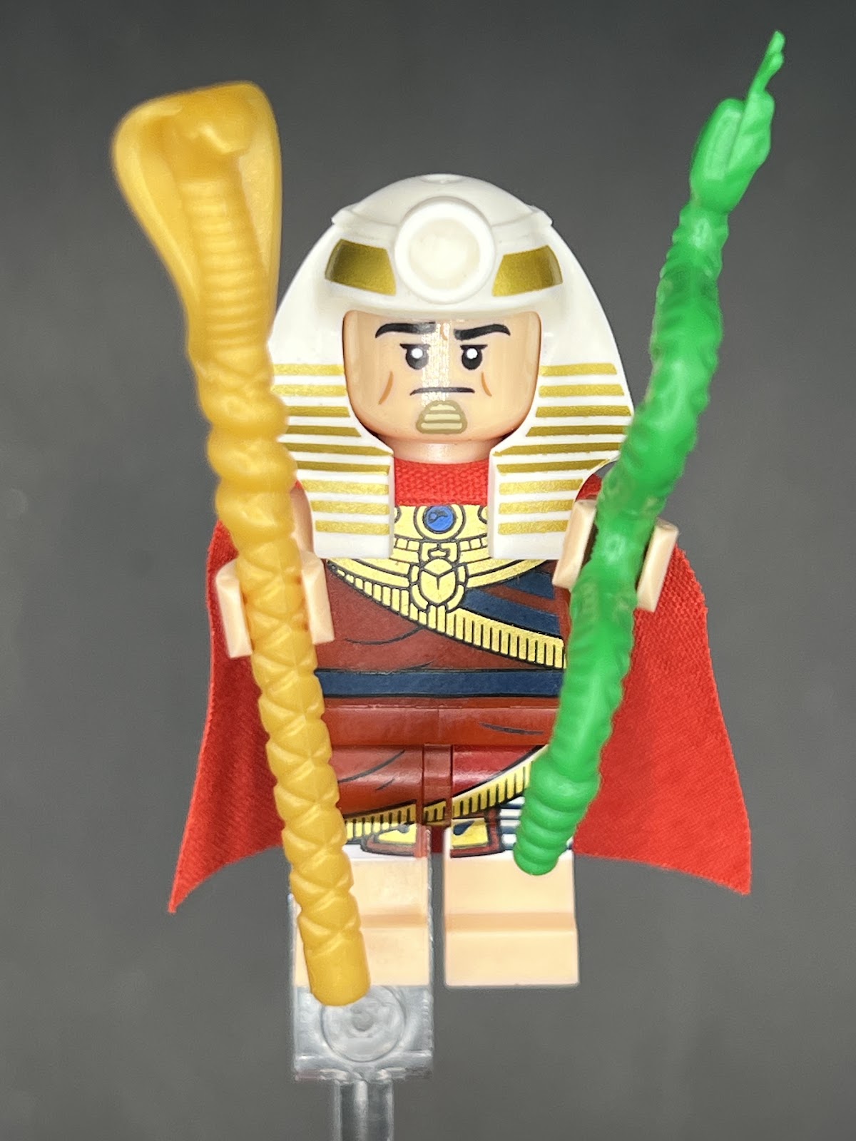 LEGO Minifigura King Tut - DC Épica
