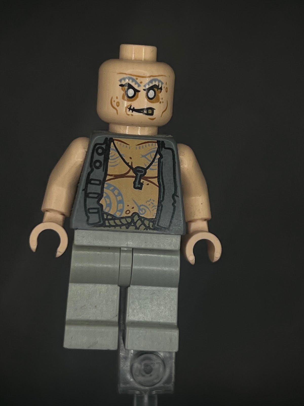 LEGO Minifigura Quartermaster Zombie - Colección Épica