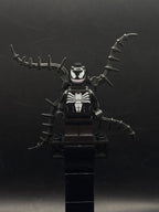 Venom - White Teeth Together, 4 Back Appendages Spiked - Foto real - DagaBlocks