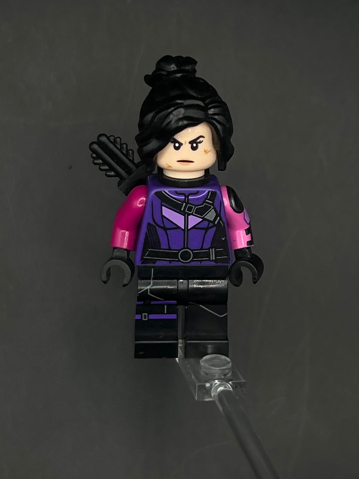 LEGO Minifigura Kate Bishop - Marvel Épica