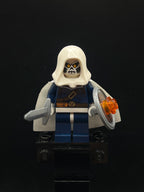 Taskmaster - White Cape and Hood - Foto real - DagaBlocks