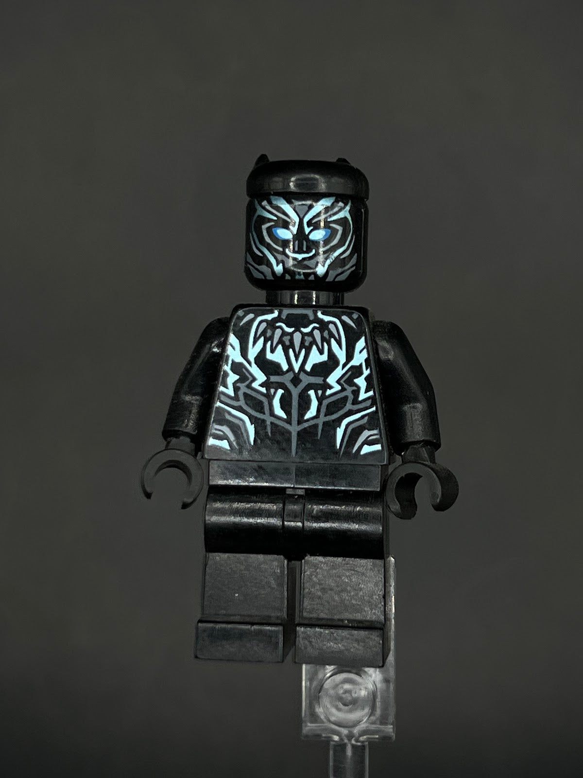 LEGO Minifigura Black Panther Metallic Light - Marvel Épica