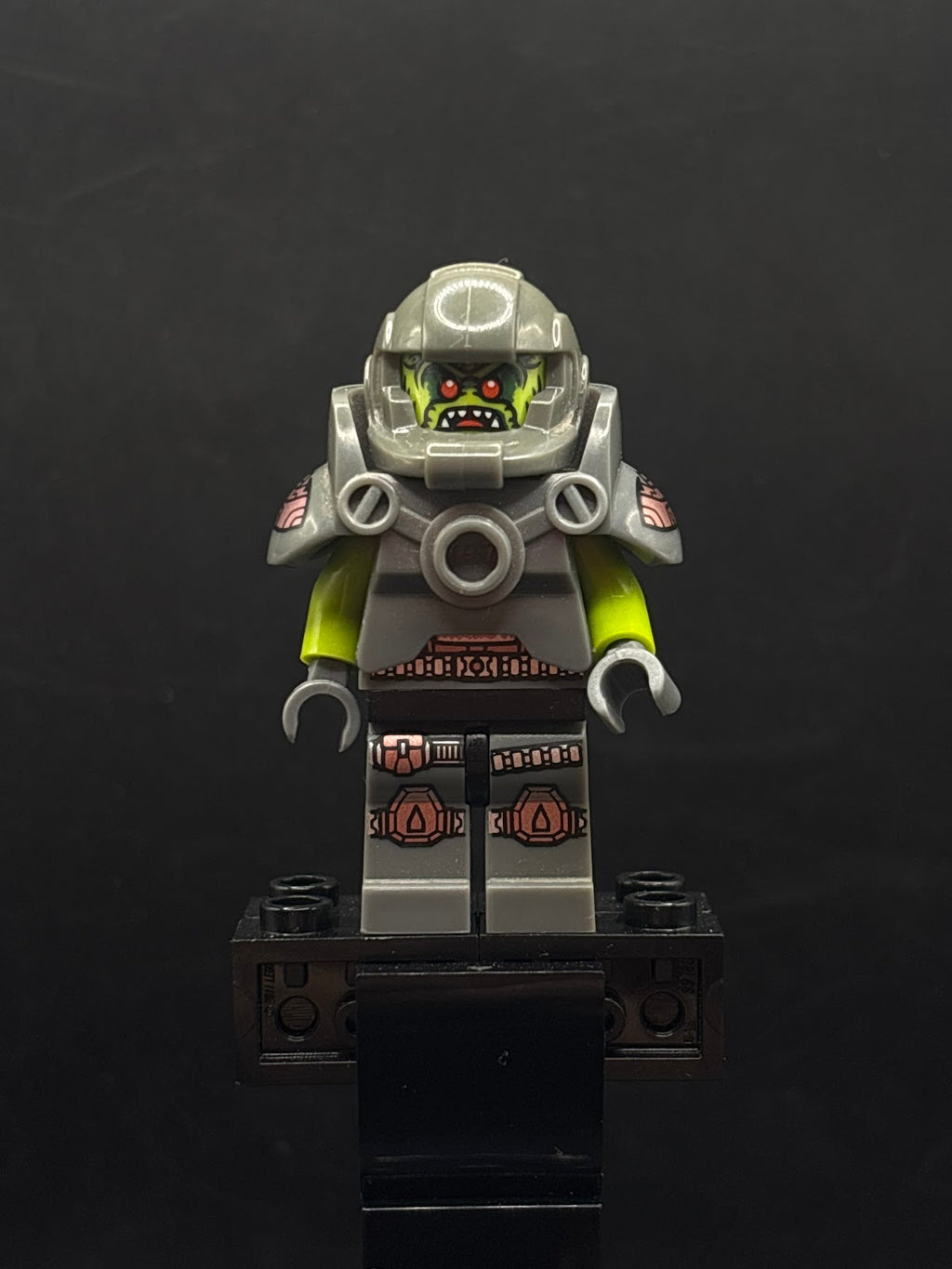 Alien Avenger, Series 9 (Minifigure Only without Stand and Accessories) - Foto real - DagaBlocks