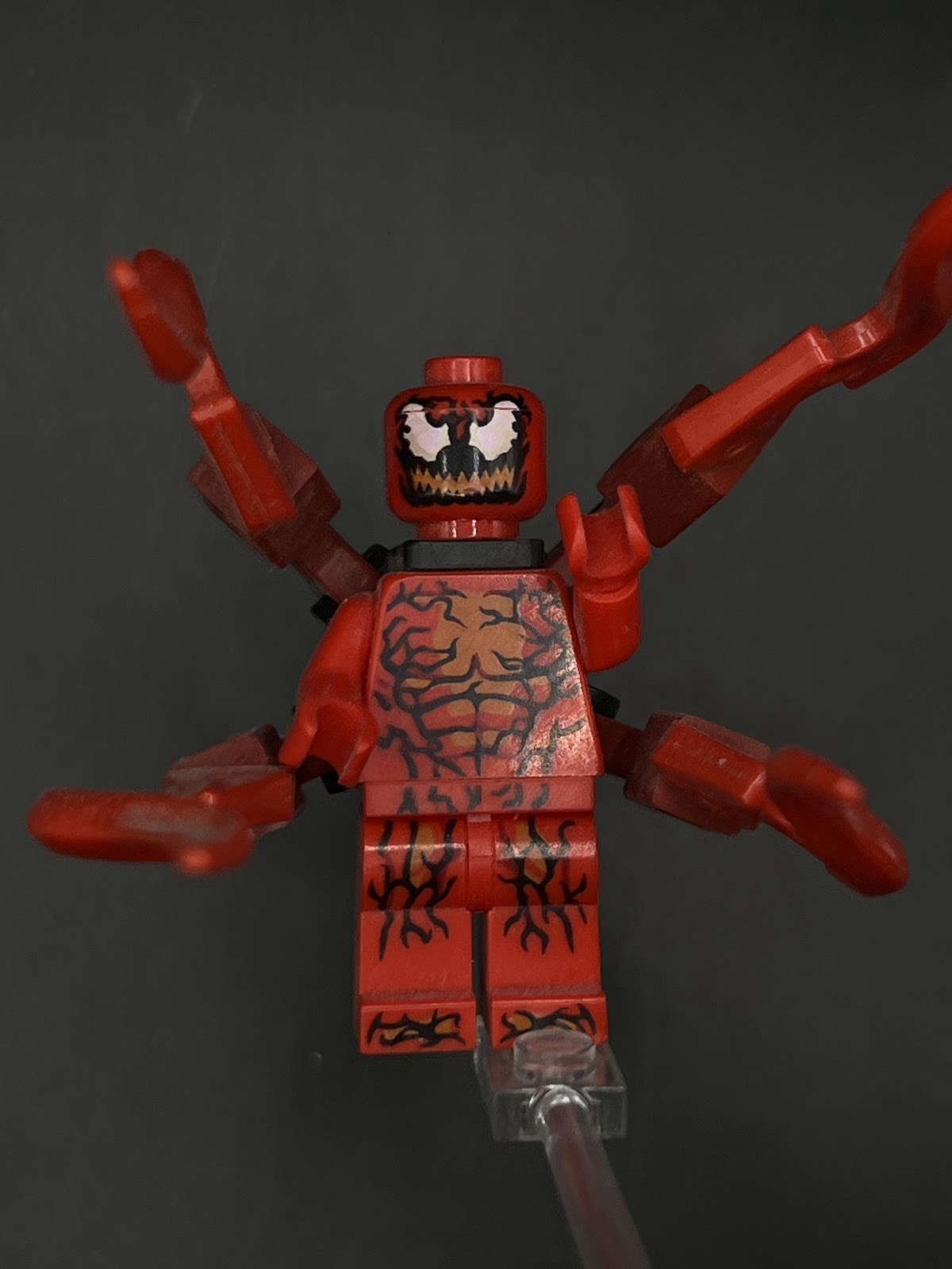 LEGO Minifigura Carnage Tentaculos Cortos - Marvel Épica