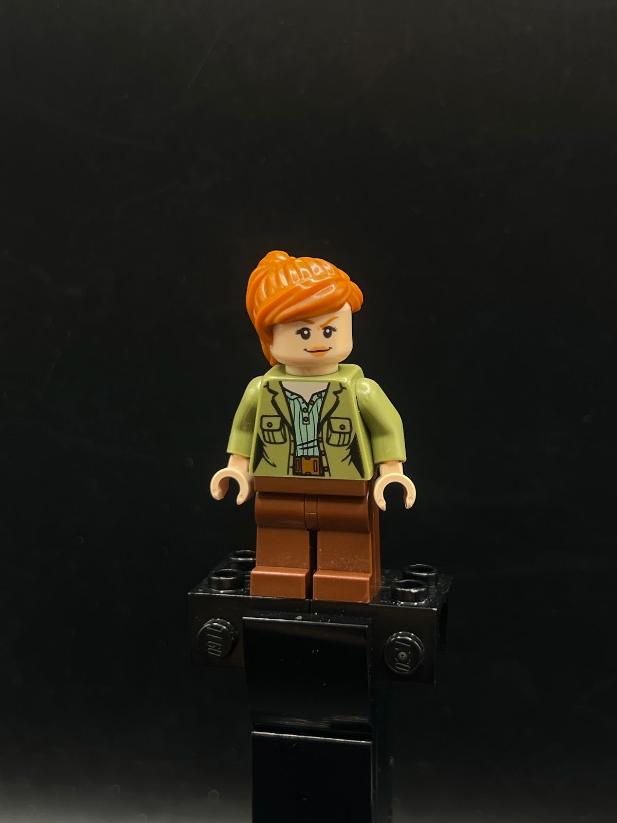 Claire Dearing - Olive Green Jacket over Sand Green Shirt, Reddish Brown Legs - Foto real - DagaBlocks