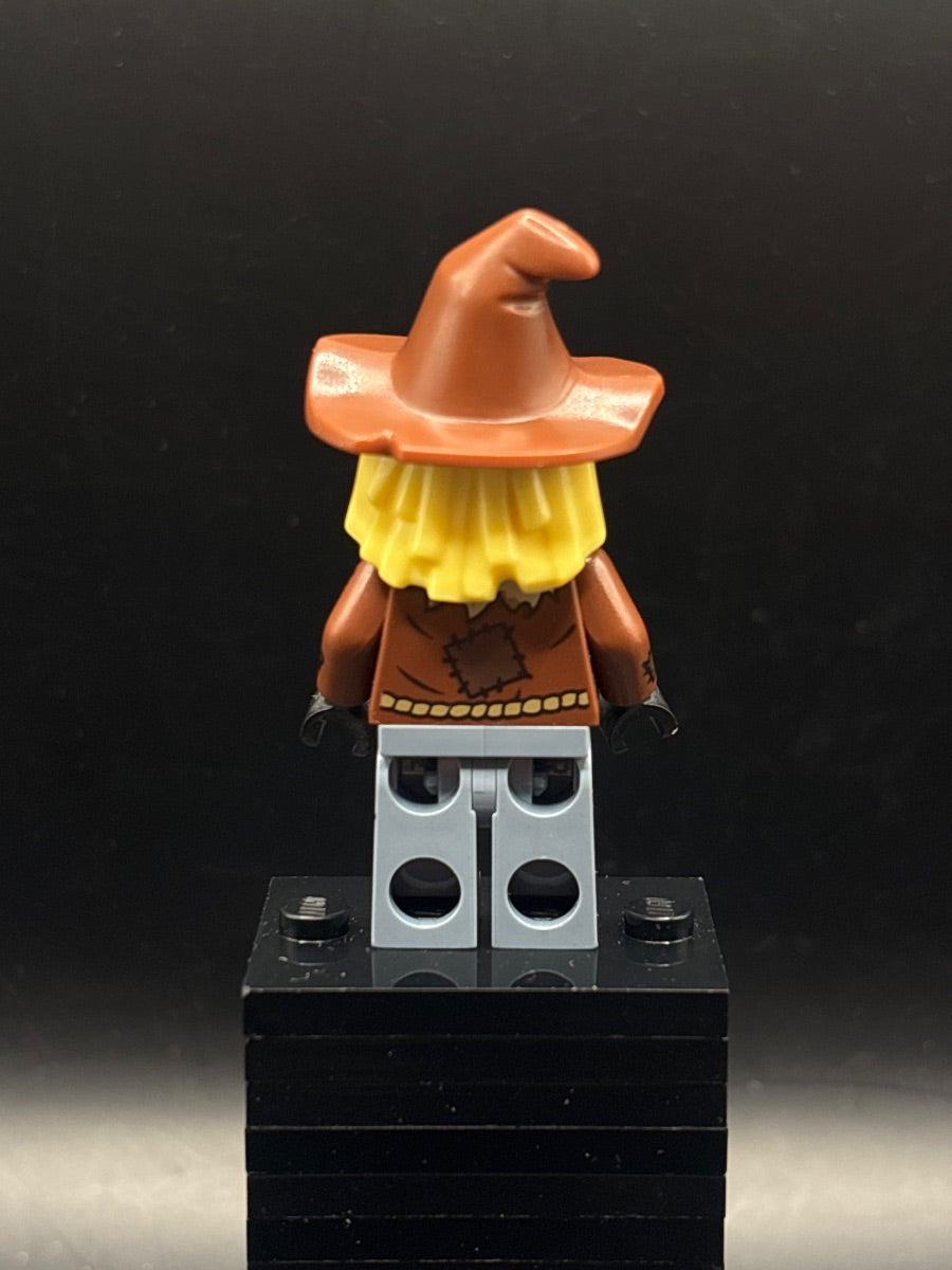 LEGO Minifigura Scarecrow - Reddish Brown Floppy Hat - DC — espalda