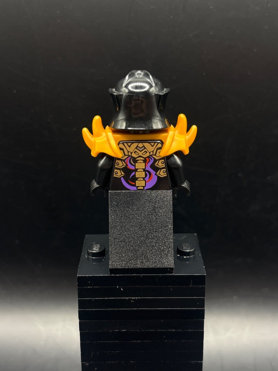 LEGO Minifigura Overlord (Golden Master) - Rebooted - NINJAGO — espalda