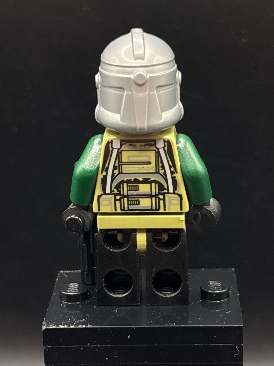 LEGO Minifigura Clone Trooper Commander Gree, 41st Elite Corps (Phase 2) - Kashyyyk Camouflage, Dark Tan Markings on Legs, Scowl - Star Wars — espalda