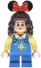LEGO Minifigura Main Street, U.S.A. Park Guest Child - Girl, Blue Overalls with Flounder - Disney — imagen BrickLink