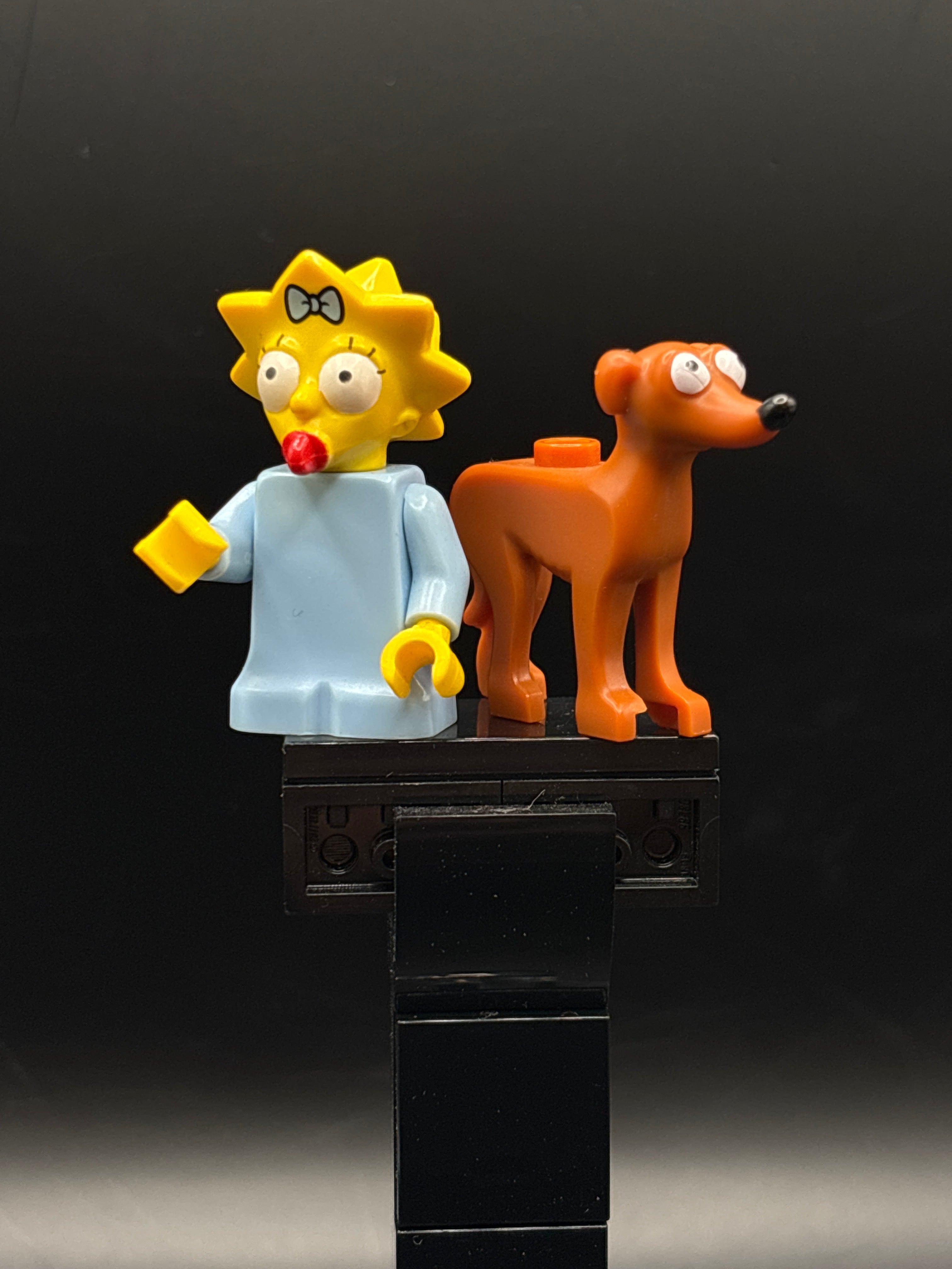 Maggie Simpson — frente