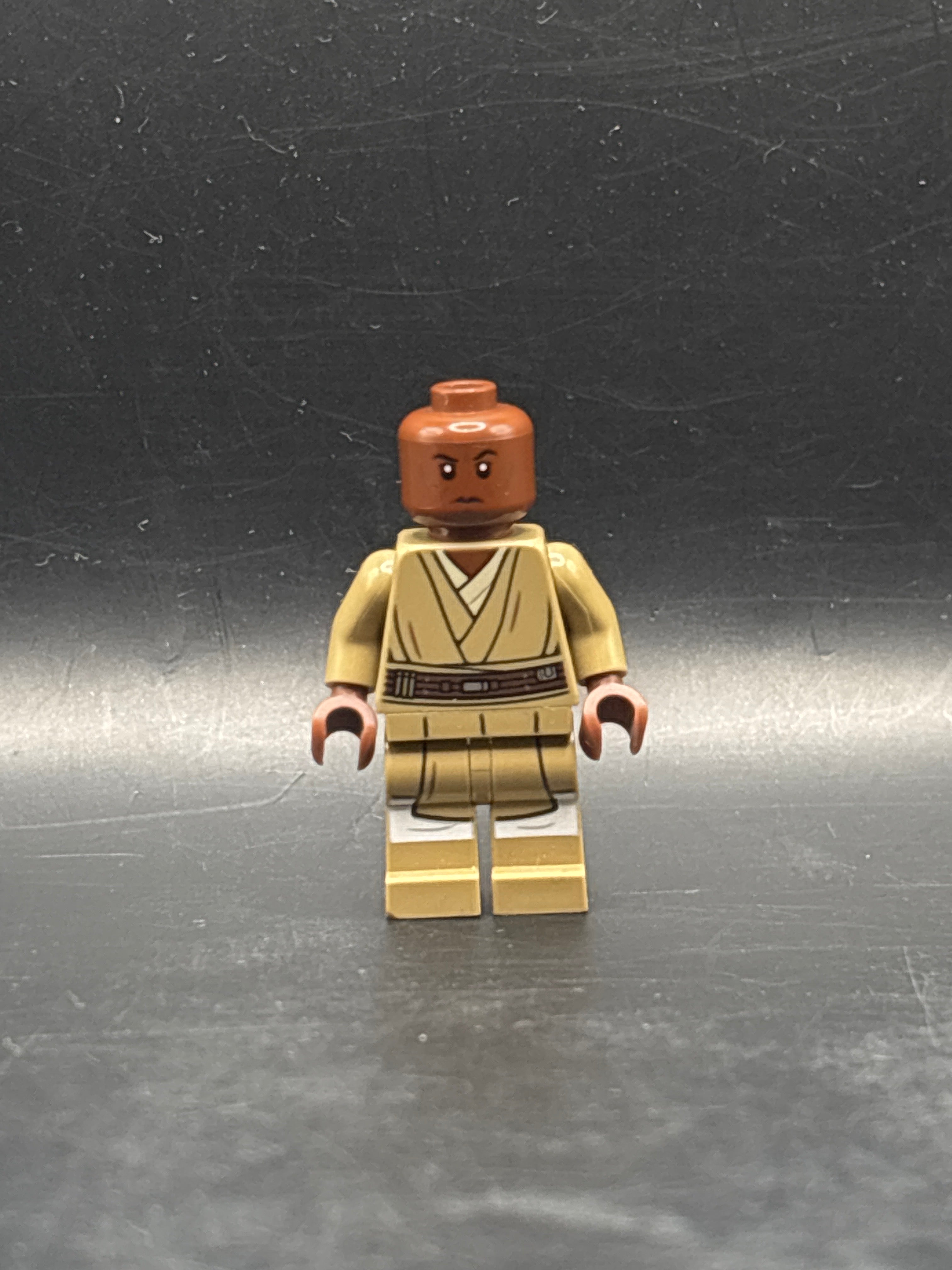 Mace Windu (Dark Tan Legs) — frente