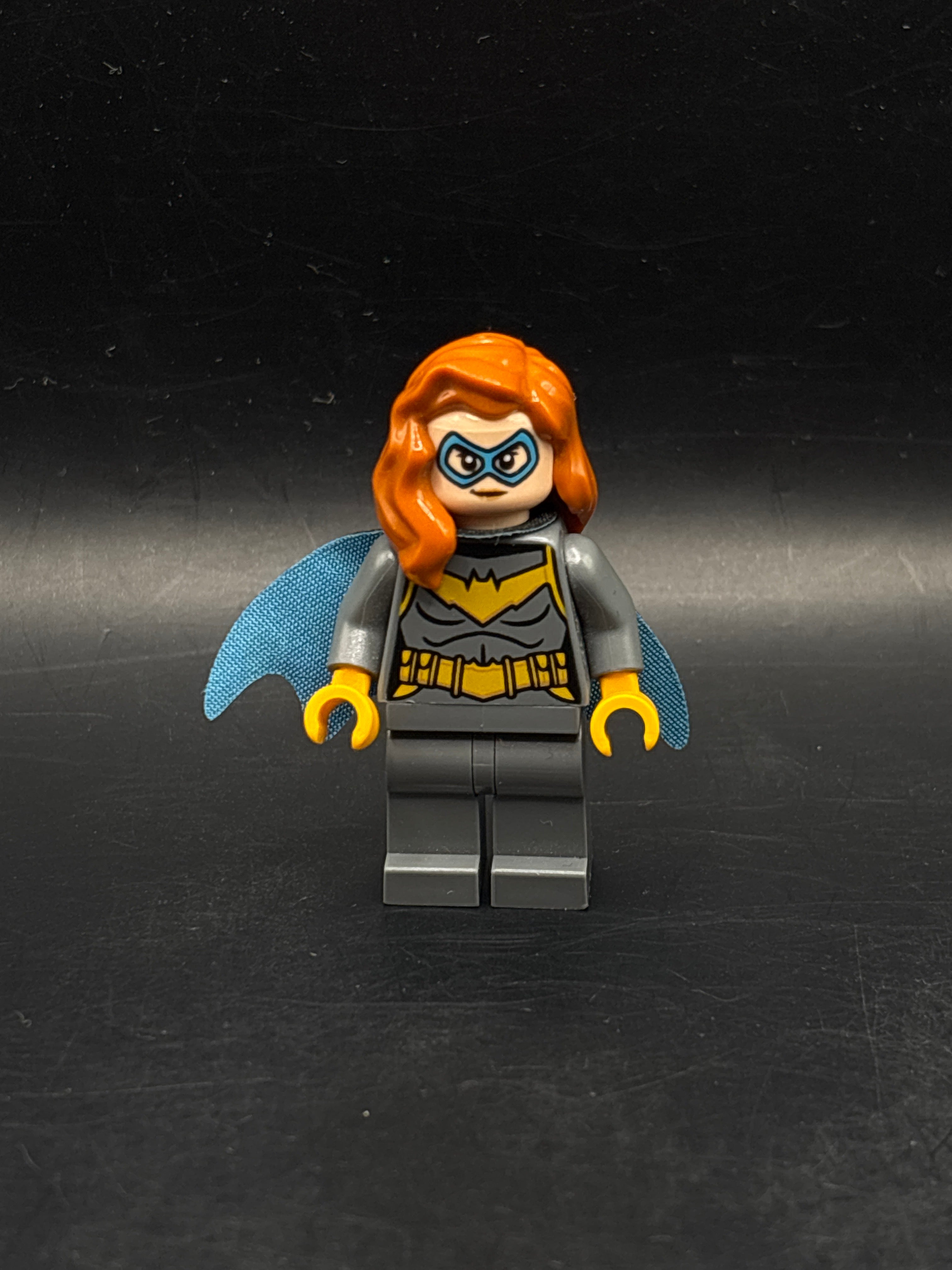 Batgirl - Minifigure, Dark Bluish Gray Suit (Rebirth) — frente