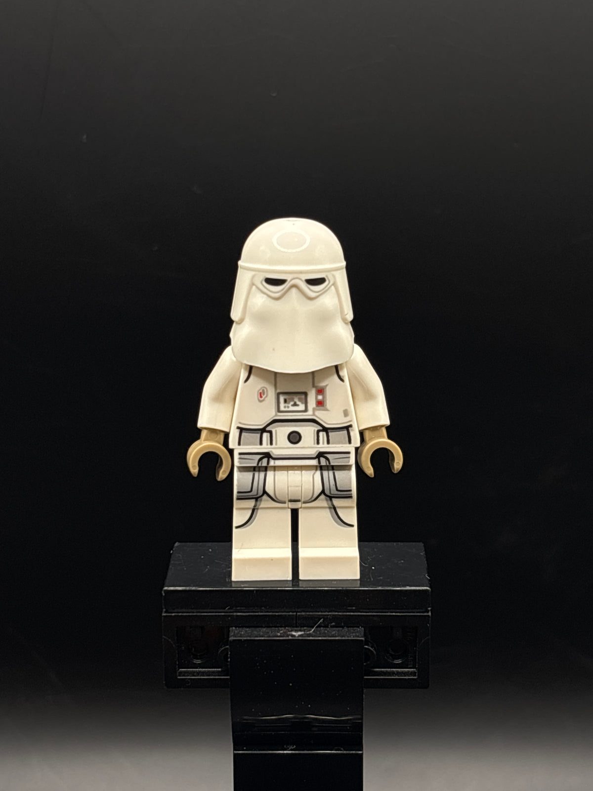 Snowtrooper, Printed Legs, Dark Tan Hands, Cheek Lines, Frown — frente