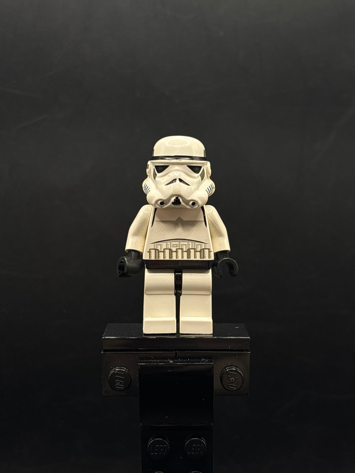 Imperial Stormtrooper - Black Head, Solid Mouth Helmet — frente