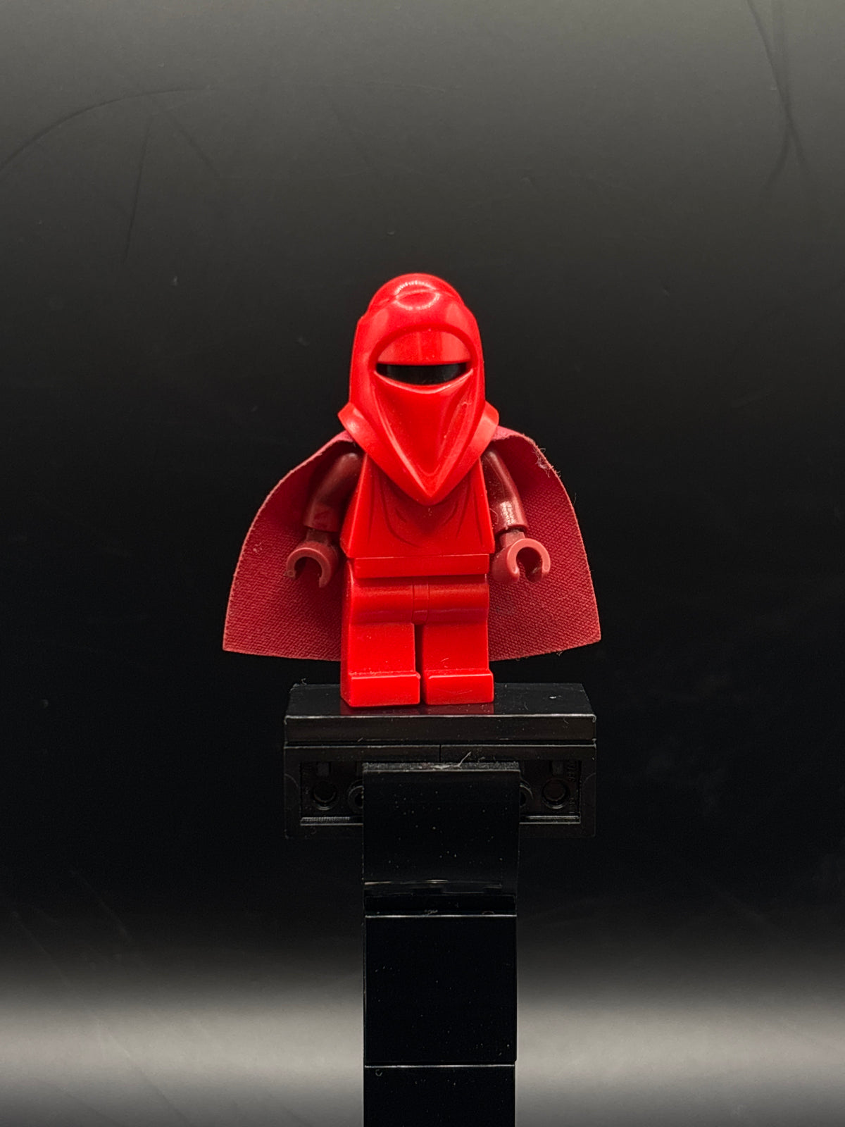 Imperial Royal Guard - Dark Red Arms and Hands, Starched Fabric Cape — frente