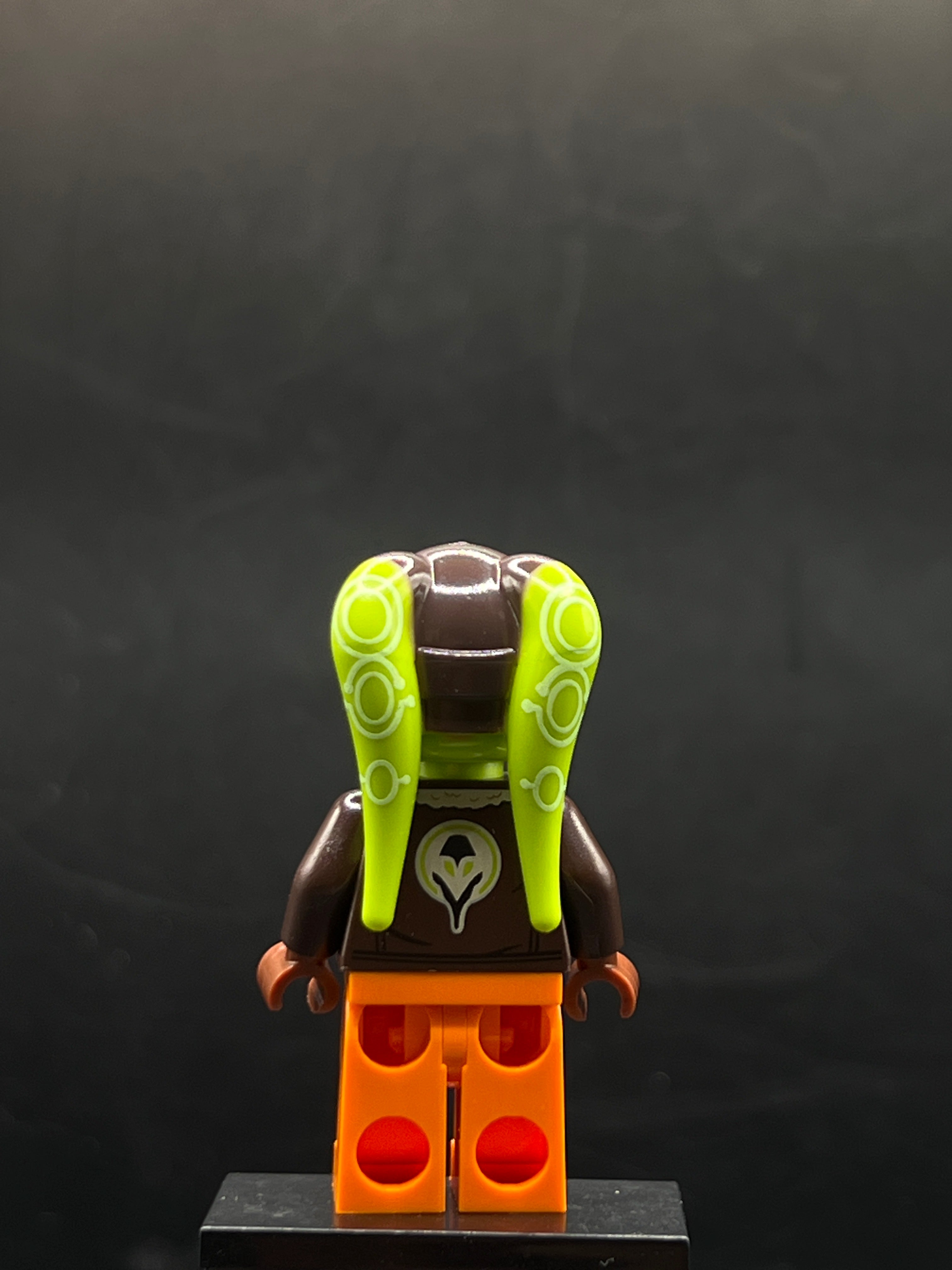 Hera Syndulla - Dark Brown Arms — costado