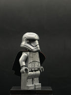 Captain Phasma (Pointed Mouth Pattern) — costado