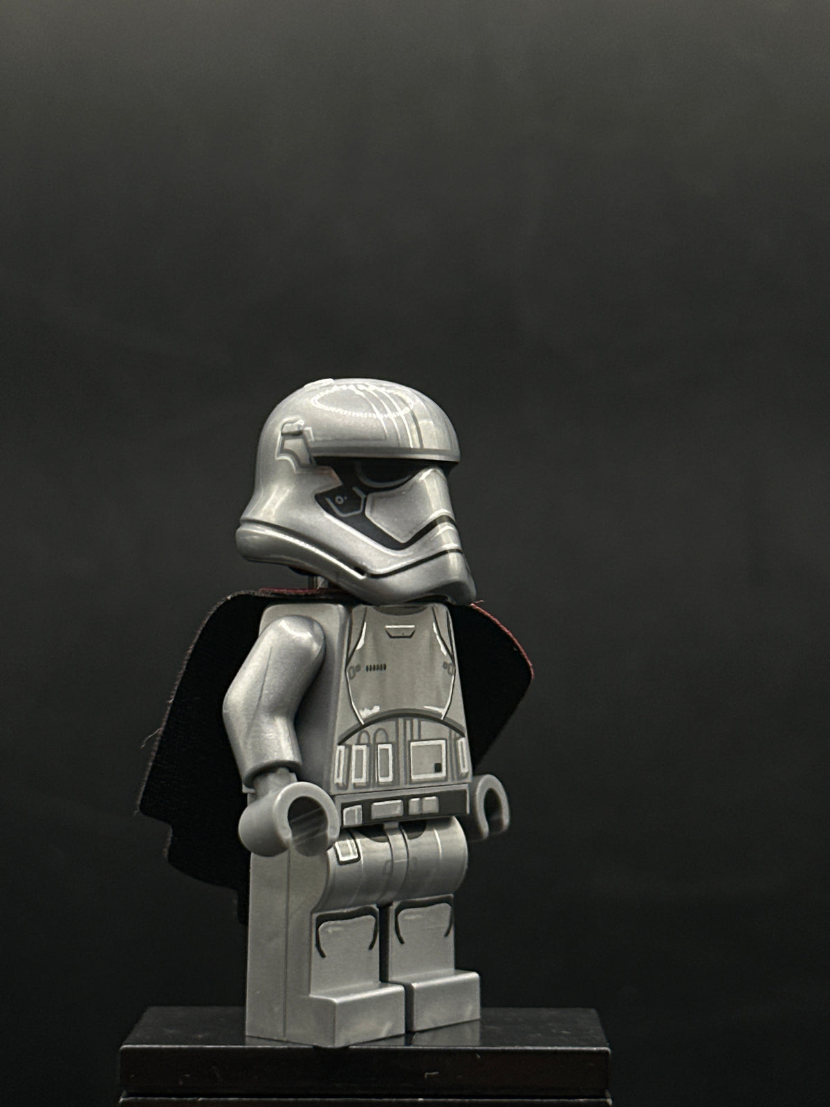 Captain Phasma (Pointed Mouth Pattern) — costado
